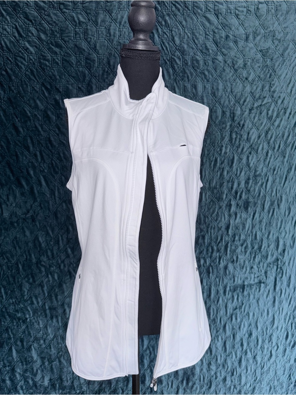 Fabletics White Sleeveless Zip-Front Active Vest